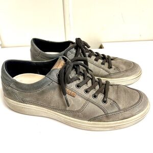 Ecco Gray Leather Sneakers